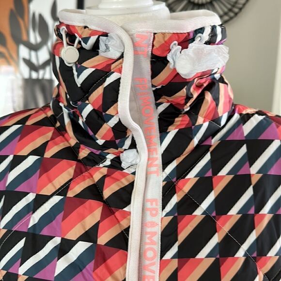 NWT Free People Chill Out Puffer Pancho Jacket Packable Activewear Sleeveless - Picture 8 of 17